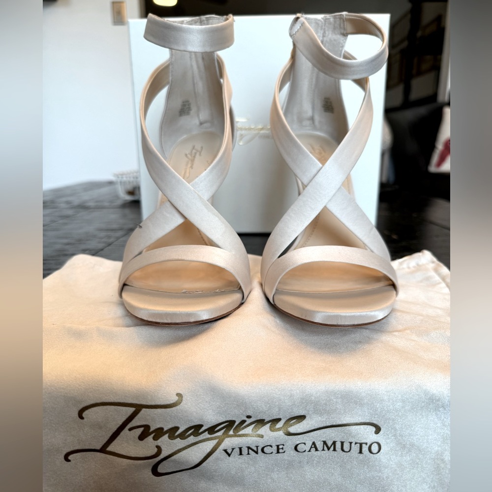 NWB: Vince Camuto Devin